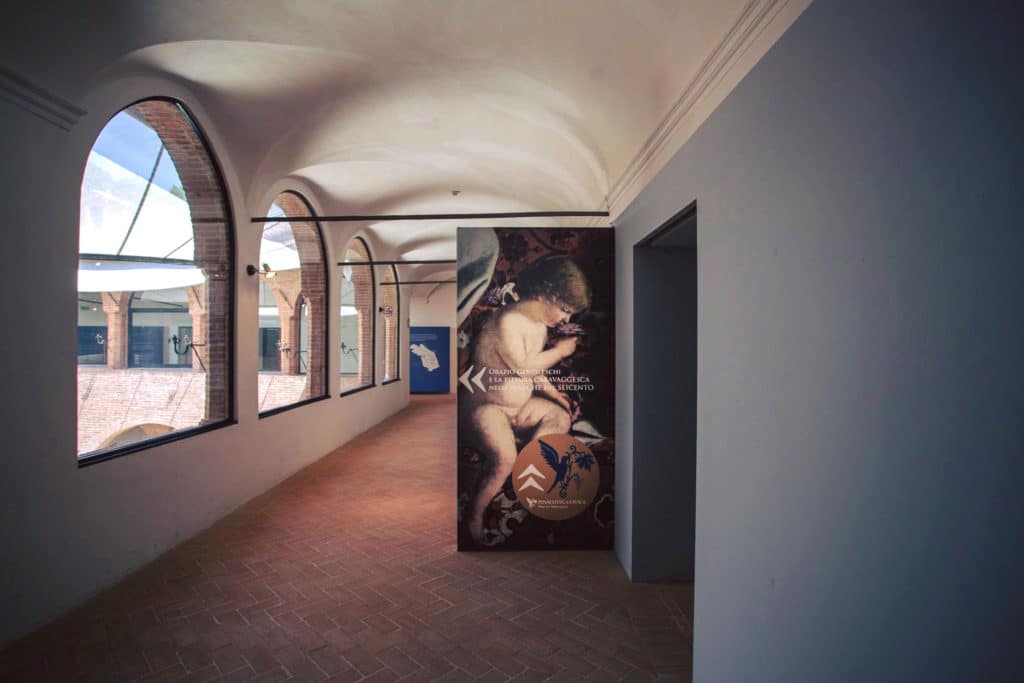 allestimento mostra orazione gentileschi dedalo comunicazione visiva rollup pannello in forex